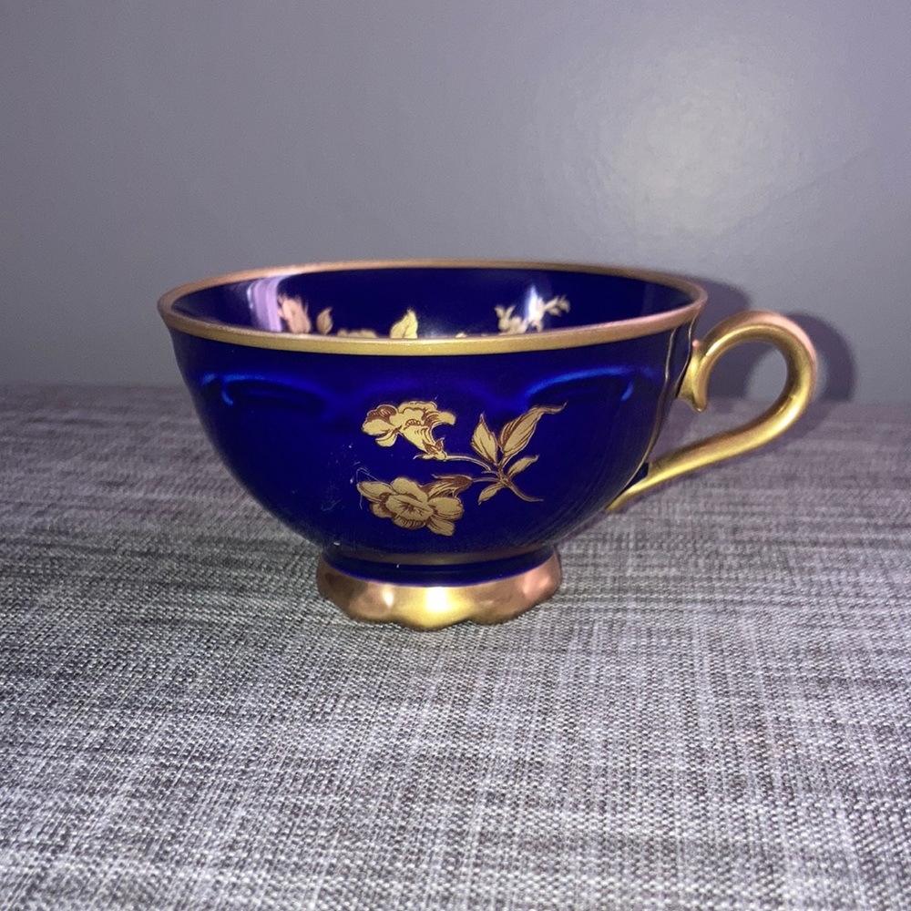 Bareuther , Waldsassen Eche Cobalt Handarbeit Rose Demitasse Cup, 24 Kt